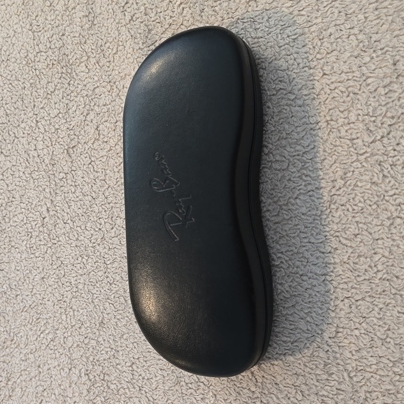Ray-Ban Other - RAY-BAN Sunglasses Case with cleaning cloth | Black​
